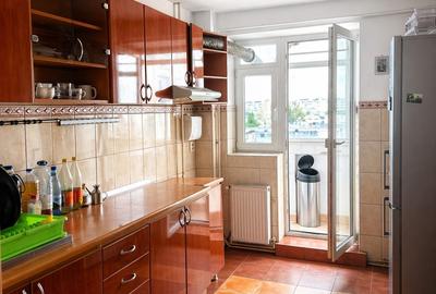 Apartament cu 4 camere decomandat, mobilat în Micro 18