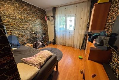Apartament cu 3 camere decomandat în Metalurgie - 2