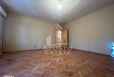 Apartament cu 4 camere în Malul Mureșului
