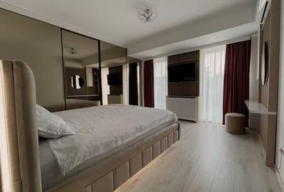 Apartament cu 3 camere decomandat în Exterior Vest
