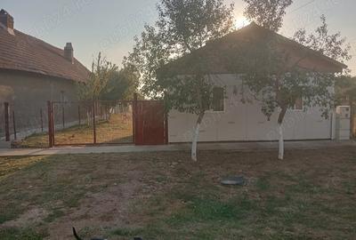 Casă cu 2 camere cu Teren 719 Mp în Central