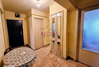 Apartament cu 3 camere decomandat în Micro 1 - 8