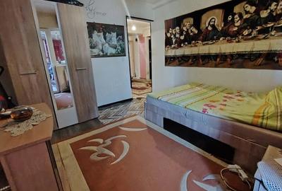 Apartament cu 3 camere decomandat în Florești