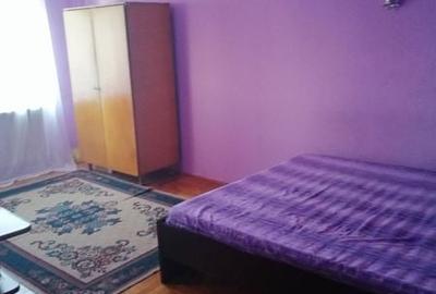 Apartament cu 2 camere decomandat în Broșteni