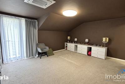 Casă cu 4 camere cu Teren 1200 Mp în Central - 8