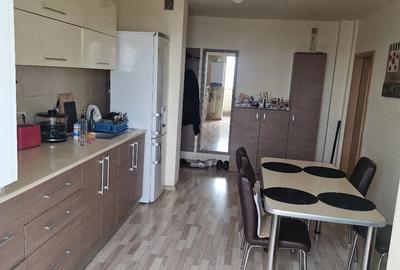 Apartament cu 2 camere semidecomandat în Intim