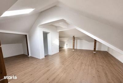 Casă cu 5 camere cu Teren 408 Mp în Odăi