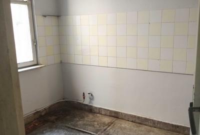 Apartament cu 4 camere decomandat în Micro 16 - 1