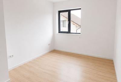 Casă cu 4 camere cu Teren 280 Mp în Central