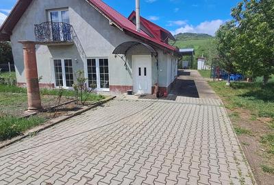 Casă cu Teren 2200 Mp în Central - 1
