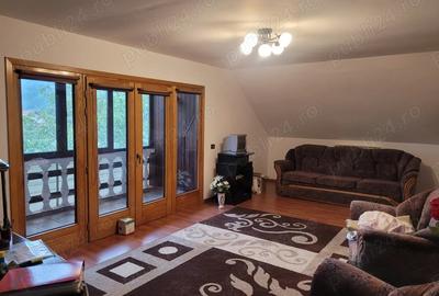 Casă cu 6 camere cu Teren 1300 Mp în Central - 8
