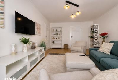 Apartament cu 3 camere semidecomandat în Tei