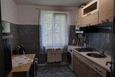 Apartament cu 3 camere semidecomandat în Central - 1