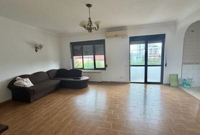 Apartament cu 3 camere decomandat în Pipera