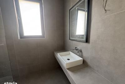 Casă cu 5 camere cu Teren 400 Mp în Central