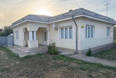 Casă cu 4 camere decomandat în Central - 1