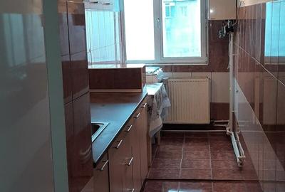 Garsonieră decomandată în Gorjului
