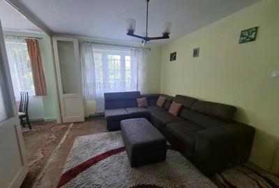 Apartament cu 4 camere semidecomandat în Săsar
