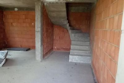 Apartament cu 4 camere în Central - 1