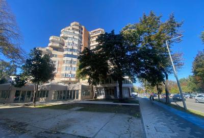 Spațiu comercial, de 429 mp, în Tomis II - 3