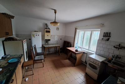 Casă individuală cu 3 camere cu Canalizare în Central - 11