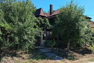 Casă cu 5 camere cu Teren 3500 Mp în Vârvor