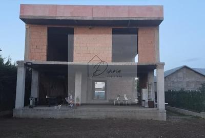 Casă cu 4 camere cu Canalizare în Strejnicu