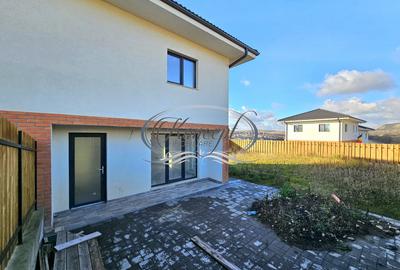 Duplex cu 4 camere cu Canalizare în Chinteni - 2