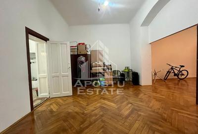 Apartament cu 4 camere decomandat în Traian