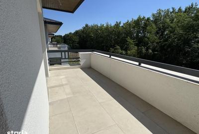 Casă cu 5 camere cu Teren 435 Mp în Corbeanca