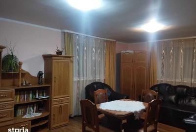 Casă cu 4 camere cu Teren 250 Mp în Central