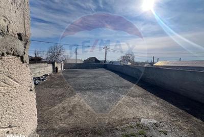 Casă cu 4 camere cu Teren 700 Mp în Străoane