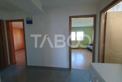 Apartament cu 3 camere decomandat, mobilat în Făgăraș - 9