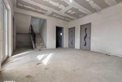 Casă cu 4 camere cu Teren 240 Mp în Lumina