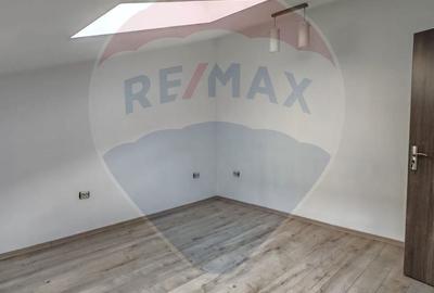 Casă cu 4 camere cu Teren 50 Mp în Bartolomeu