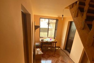 Casă cu 6 camere cu Teren 1300 Mp în Seciu - 4