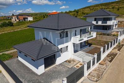 Casă individuală cu 4 camere cu Canalizare în Chinteni