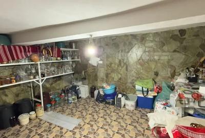 Casă cu 9 camere cu Teren 1860 Mp în Central