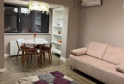 Apartament cu 2 camere decomandat, mobilat în Casa de Cultură