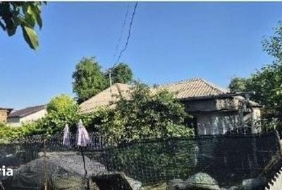 Casă cu 2 camere cu Teren 330 Mp în Central