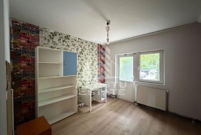 Apartament cu 3 camere decomandat în Lipovei