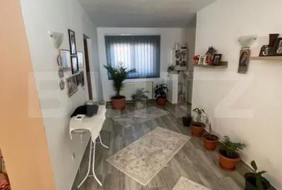 Casă cu 3 camere cu Teren 3000 Mp în Central - 1