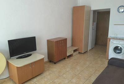 Garsonieră decomandată în Km 4