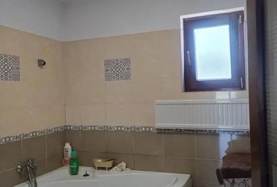 Casă cu Teren 1200 Mp în Central