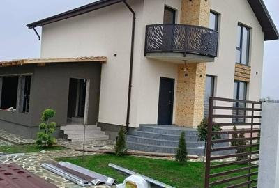 Casă cu 4 camere cu Teren 300 Mp în Vânători
