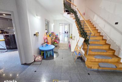 Casă cu 10 camere cu Teren 2045 Mp în Central