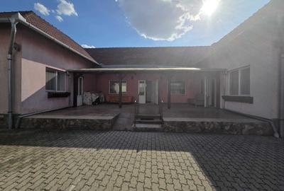 Casă cu 4 camere în Central - 1