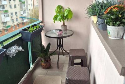 Apartament cu 3 camere semidecomandat în Central