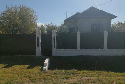 Casă individuală cu 4 camere cu Teren 800 Mp în Moțăței