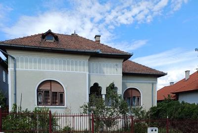 Casă cu 4 camere cu Teren 600 Mp în Central